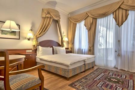Corso Am Graben - 32