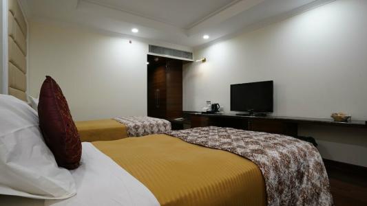 Samrat, New Delhi - 41