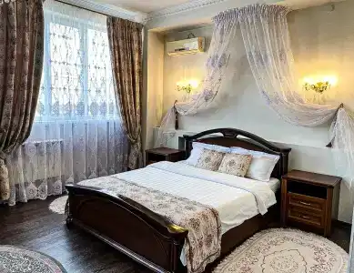 на Набережной - 1