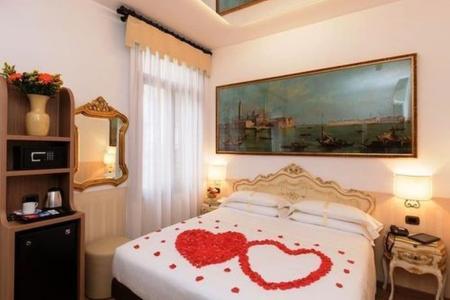 Unahotels Ala Venezia - Adults Only - 38