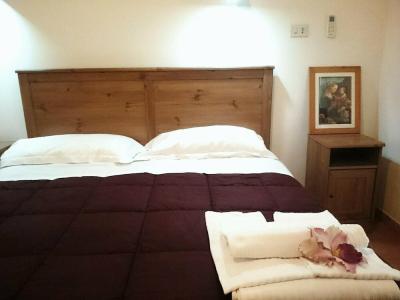 Vatican Rooms Guest House - 29