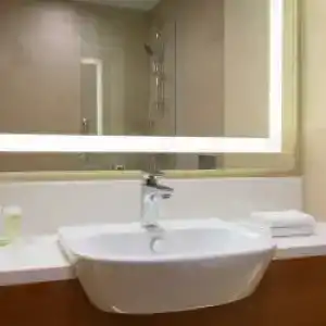 Courtyard by Marriott City Center - 10