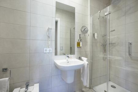 Legazpi Doce Studios Suites - 24