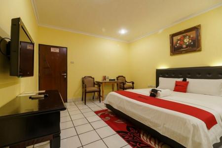 RedDoorz Plus Near Ancol - 20