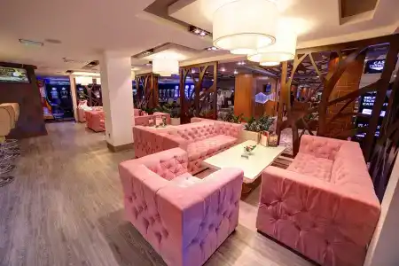 International Casino & Tower Suites - 89