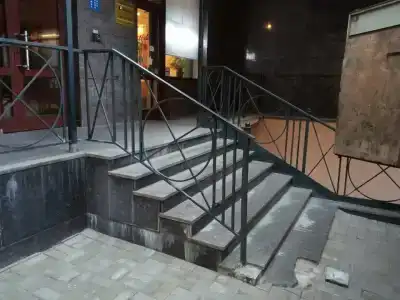 Demokrat na 9-oy Sovetskoy 5A - 68