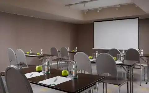 Holiday Inn, an IHG - 32