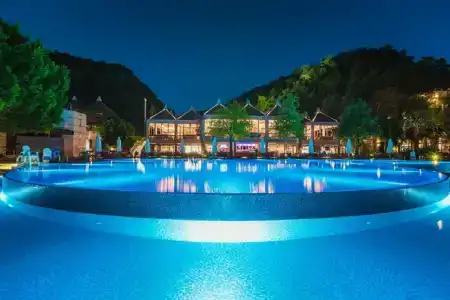 Hillside Beach Club - 1