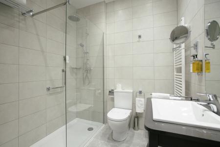 Legazpi Doce Studios Suites - 28