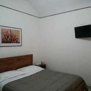 Vatican Rooms Guest House - 34
