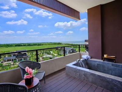 HUALUXE Suzhou Bay Hot Spring Resort, an IHG - 21