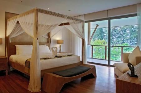 Pearl of Naithon - 1