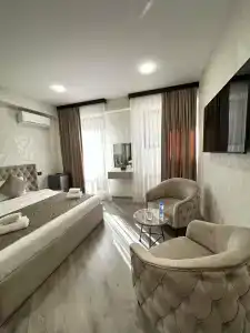 Royal Renaissance - 29