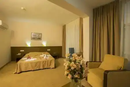 Elamir Felizya - 9