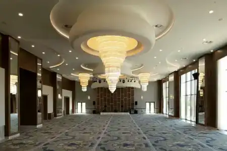 DoubleTree by Hilton - 47