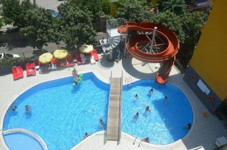 Rose Garden Apart - 41