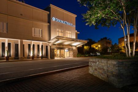 DoubleTree by Hilton Raleigh Brownstone University - 10