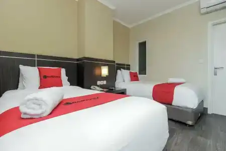 RedDoorz Plus @ Thamrin - 0