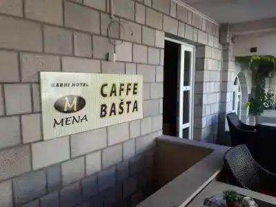 Mena - 19