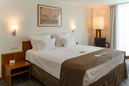 Panorama - Free EV Charging Station - 8