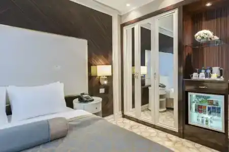 Elite World Business - 82