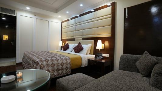 Samrat, New Delhi - 31