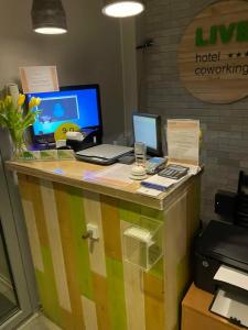 Live by Originals - 21