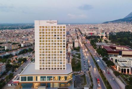 DoubleTree by Hilton - 10