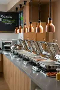 Hampton By Hilton - 8