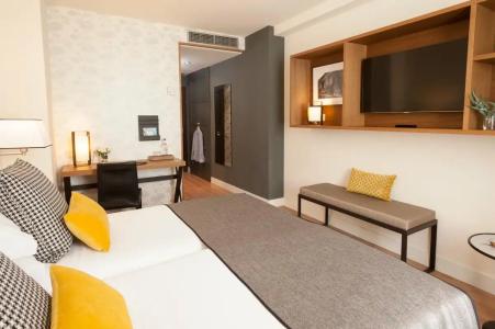 Catalonia Boulevard - 45