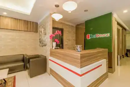 RedDoorz Plus @ Thamrin - 1