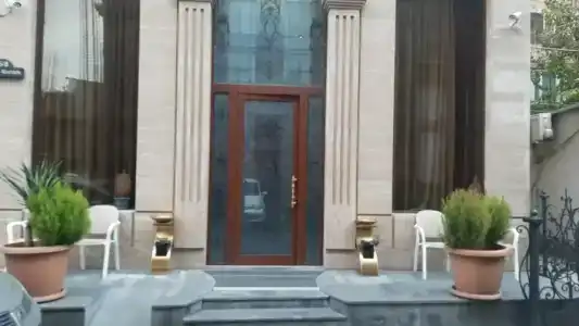 Royal Renaissance - 32