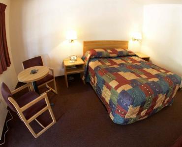 EZ 8 Motel Airporter - 1