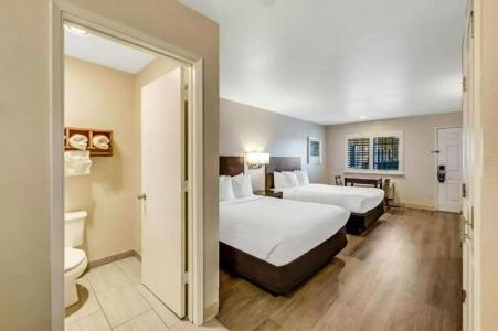 Comfort Inn Boardwalk - 25