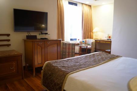 The Ambassador, Marine Drive, Mumbai - 31