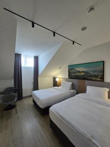 The Basilian Minsk, Curio Collection By Hilton - 10