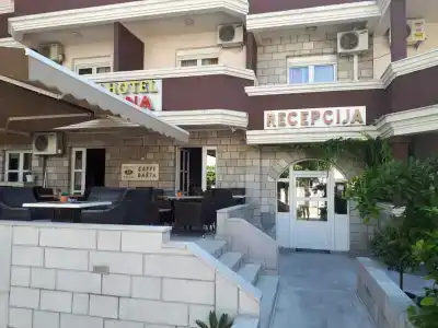 Mena - 1