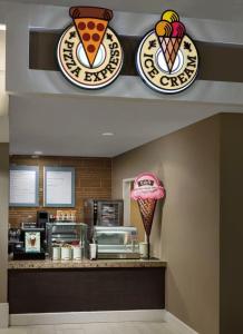 Embassy Suites by Hilton Orlando Lake Buena Vista Resort - 17