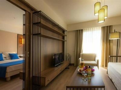 Liv By Bellazure - 9