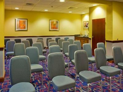 Holiday Inn Express & Suites NEAREST UNIVERSAL ORLANDO by IHG - 42