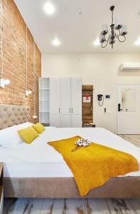 GrandWhite Apart - 77