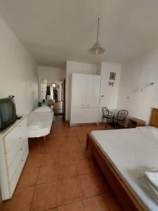 Vatican Rooms Guest House - 55
