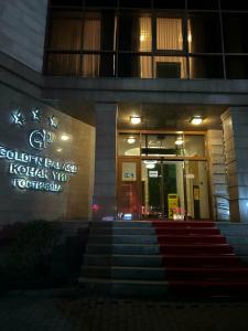 Golden Palace - 13