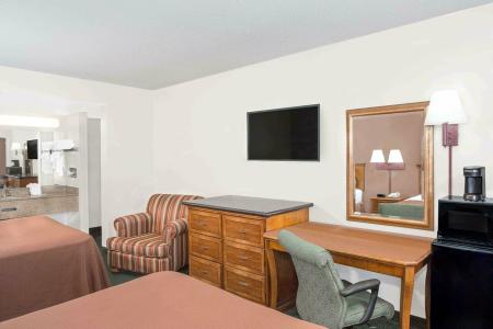 Howard Johnson by Wyndham Ft. Myers FL - 9
