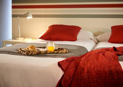 Legazpi Doce Studios Suites - 11