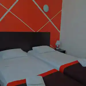 Viktoria - ZURO  - 1