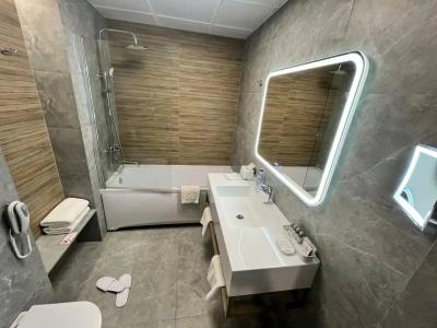 Gloria Business - 82