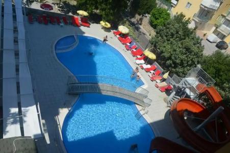 Rose Garden Apart - 25