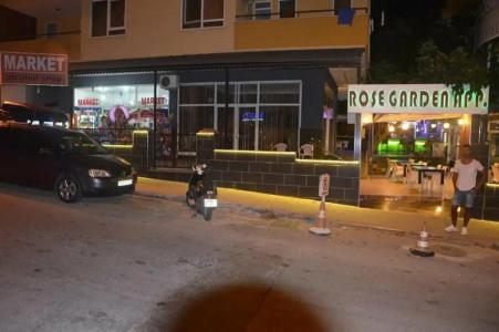 Rose Garden Apart - 16