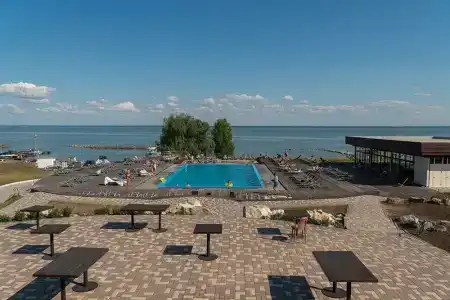 Yacht Club Prestizh - 72